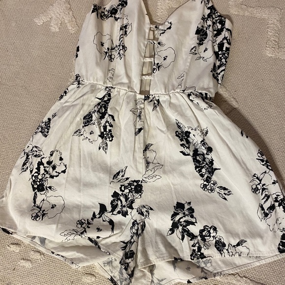 Romper - Picture 4 of 7